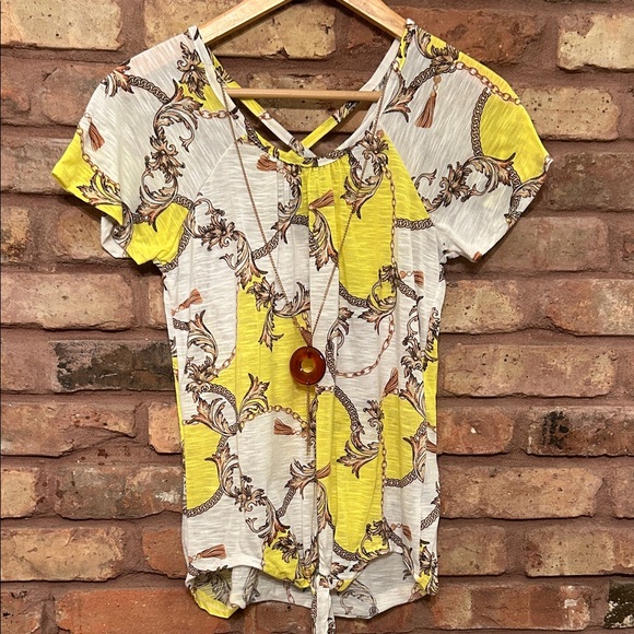 Goddess Tops - Goddess Short Sleeve Top with Yellow and Cream Pattern